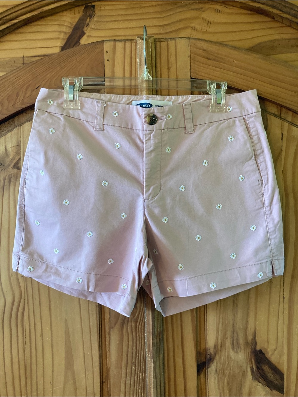 Women's Old Navy Everyday pink embroidered daisies cute shorts size 8